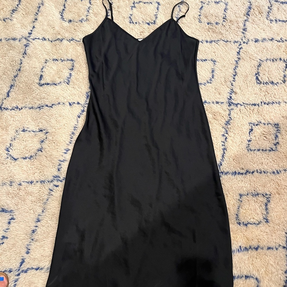 Aritzia Wilfred black satin midi slip dress - Picture 4 of 8